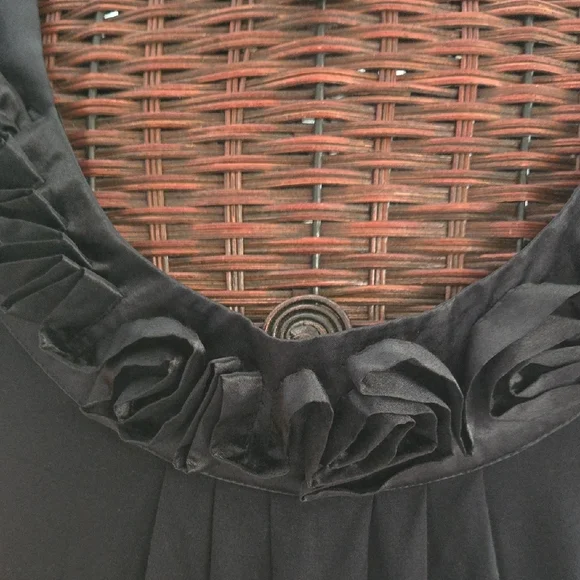 Cable & Gauge Black Ruffled Sleeveless Tank Top - Picture 6 of 13